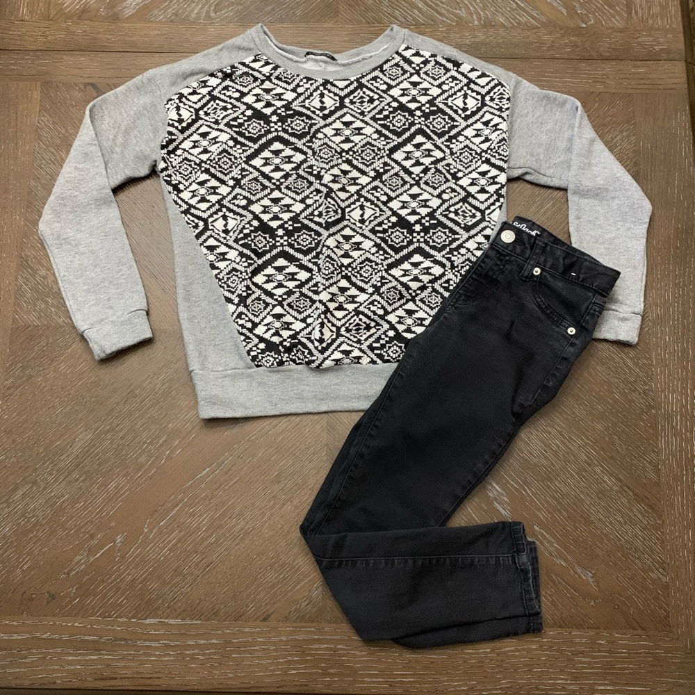 Papermoon Comfy black & white print on gray sweatshirt